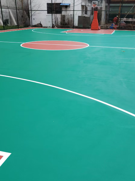 松阳 球场长期使用易出现地面开裂